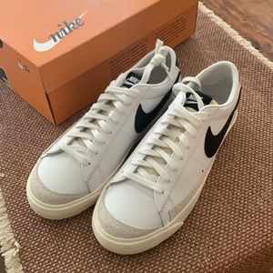 NWT Nike Womens Blazer Low ‘77